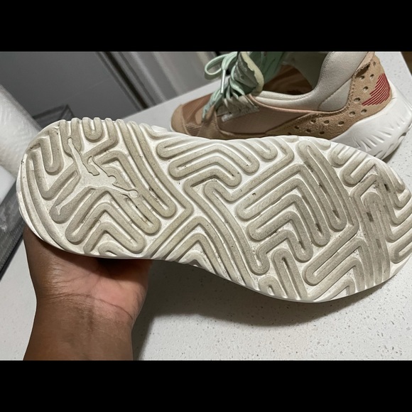 Jordan Delta Big Kids’s Shoe- Size 4.5Y - Picture 3 of 7